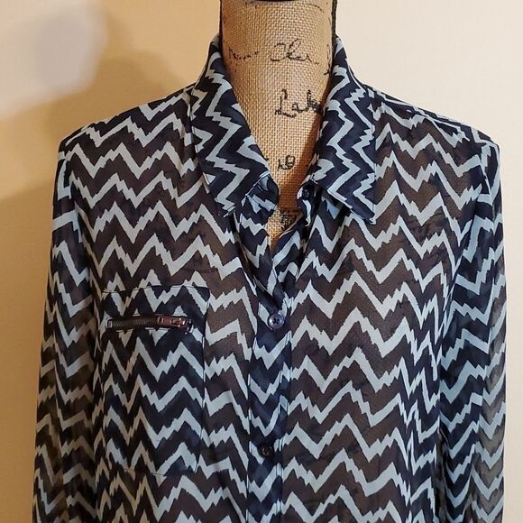 BCBGeneration chevron print top size Large - Picture 2 of 10